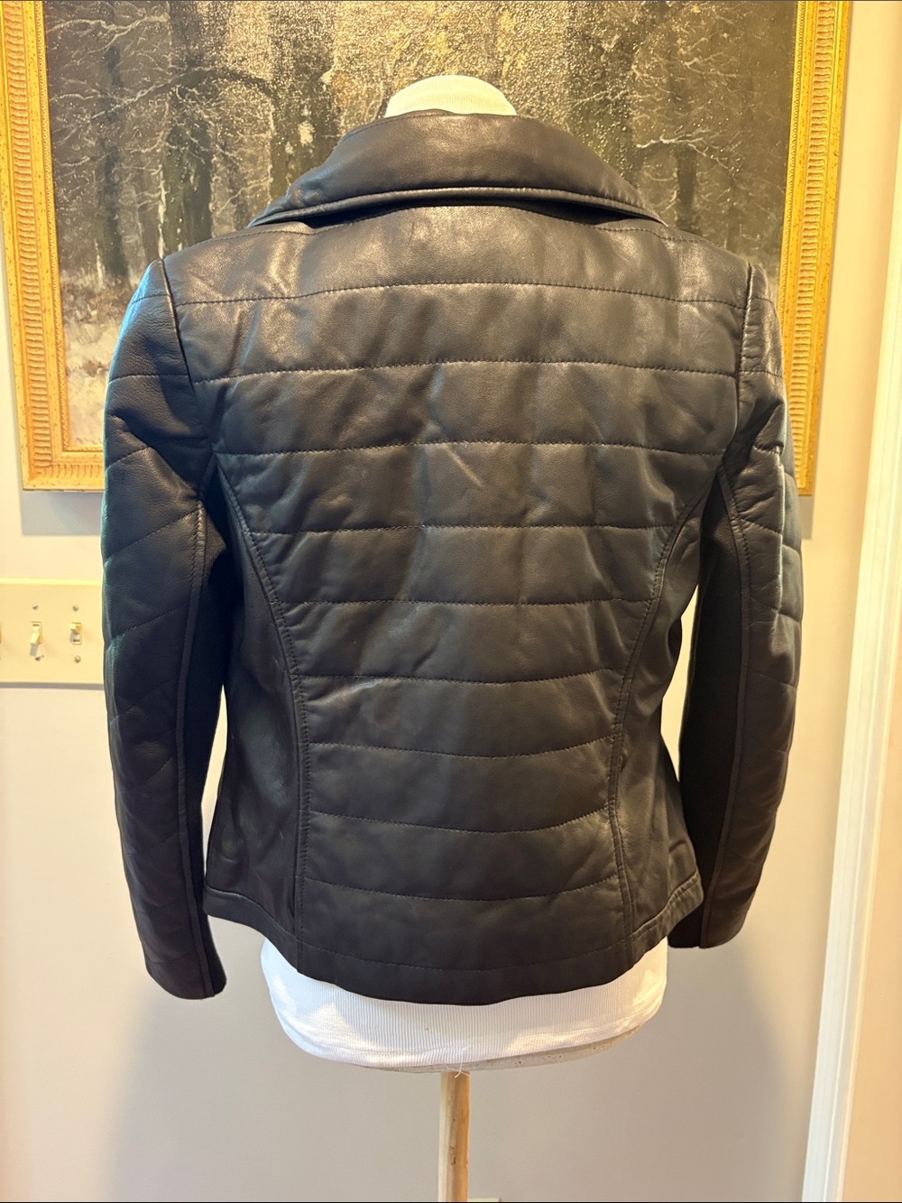 Badgley Mischka black
Leather jacket size small EUC